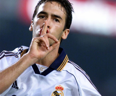 Raúl silences the Camp Nou, in Real Madrid goal celebrations in 1999
