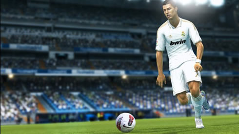Cristiano Ronaldo during a match, in KONAMI Pro Evolution Soccer 2013 (PES 2013), game play screenshot
