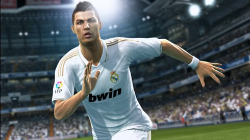 Cristiano Ronaldo playing in KONAMI PES 2013, gameplay screenshot