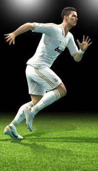 Cristiano Ronaldo running in KONAMI PES 2013, gameplay screenshot