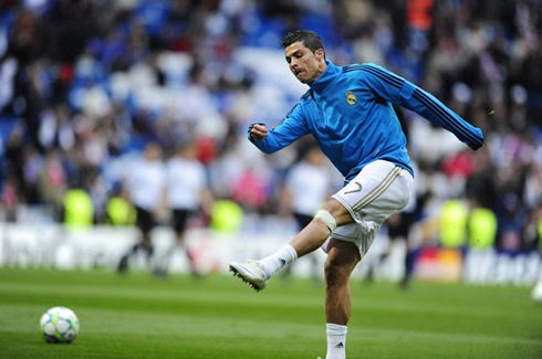 Cristiano Ronaldo in Real Madrid warm-up exercises, before hosting Bayern Munich in 2012