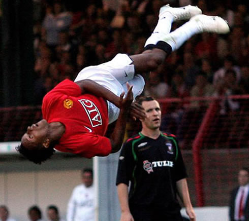 Luis Nani acrobatic jump, in Manchester United goal celebrations