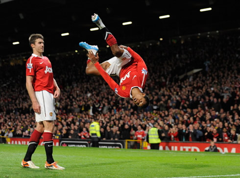 Nani incredible jump and backflip, to celebrate Manchester United goal