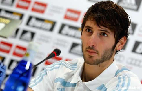 Esteban Granero granting an interview to the journalists