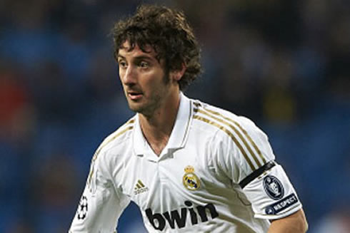 Esteban Granero playing for Real Madrid in the UEFA Champions League in 2012