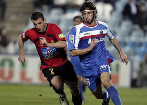 Esteban Granero running in a game for Getafe in 2007-2008