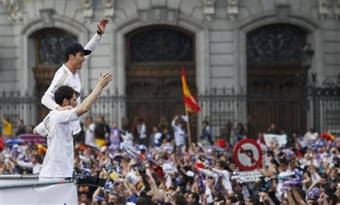 Cristiano Ronaldo and Real Madrid captain, Iker Casillas, interacting with fans in the Cibeles, in 2012