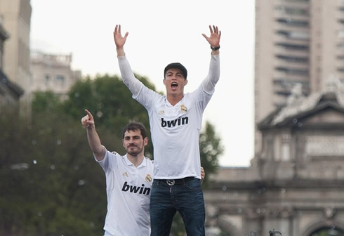 Iker Casillas and Ronaldo in absolute joy in the Cibeles celebrations for La Liga in 2012