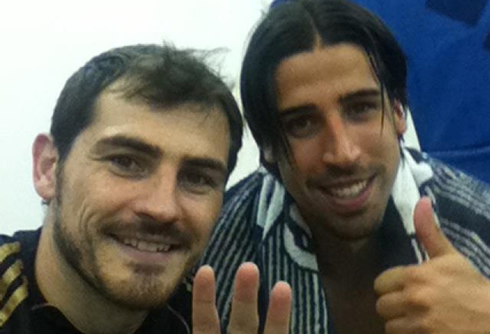 Iker Casillas and Sami Khedira photo in the airplane, in 2012