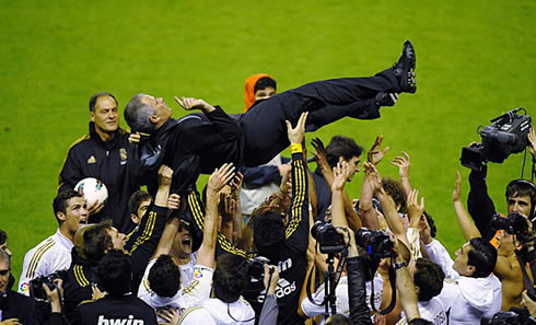 José Mourinho celebration with Real Madrid players, after winning La Liga title, in 2012