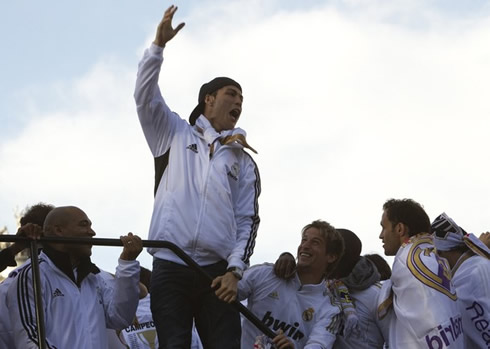 Cristiano Ronaldo leading Real madrid celebrations in the Cibeles in 2012
