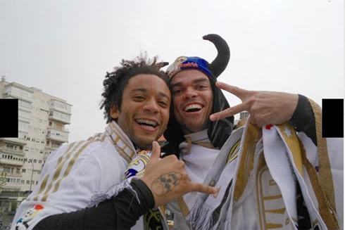 Marcelo and Pepe wearing a Viking hat, celebrating Real Madrid La Liga title in 2012