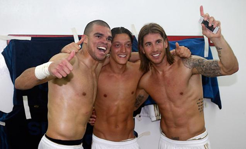 Pepe, Mesut Ozil and Sergio Ramos shirtless, in Real Madrid locker room in 2012