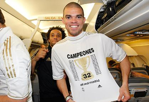 Pepe showing a Real Madrid champions/campeones 2012 shirt