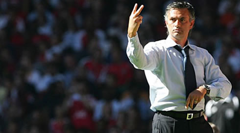 José Mourinho all dressed up in a Chelsea game in England