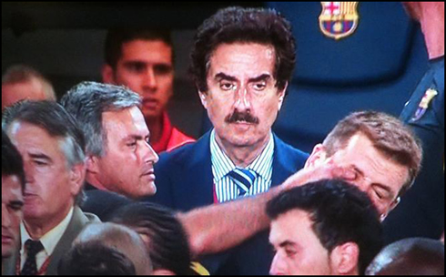 José Mourinho attacking Barcelona's new coach, Tito Vilanova, putting a finger on his eye (finger poking)
