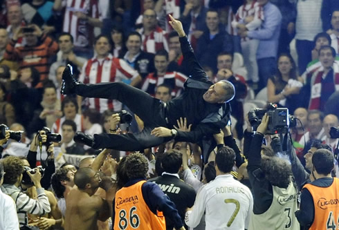 José Mourinho thrown to the air, in Real Madrid title celebrations, in 2012