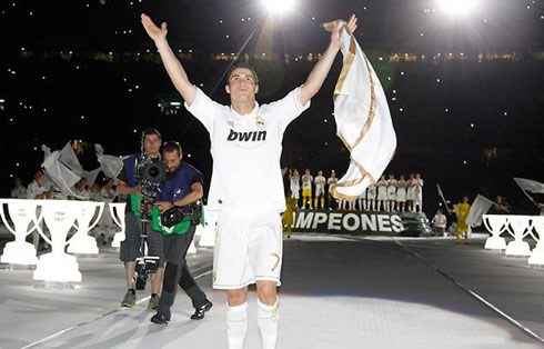 Cristiano Ronaldo asking for Real Madrid fans to be more louder, at La Liga celebrations in the Santiago Bernabéu, in 2012