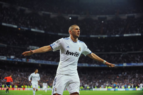 Karim Benzema trademark goal celebration in Real Madrid, stretching his two arms as if he was a plane