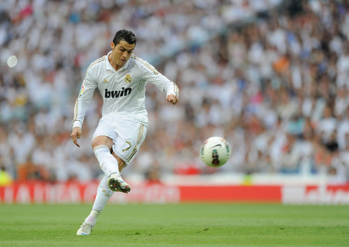 Cristiano Ronaldo taking on a penalty-kick for Real Madrid, in 2012