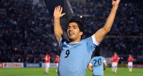 Luis Suárez celebrating goal for Uruguay, wearing the number 9 jersey