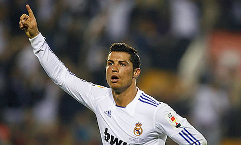 Cristiano Ronaldo raising his hand, saying he is still the number one
