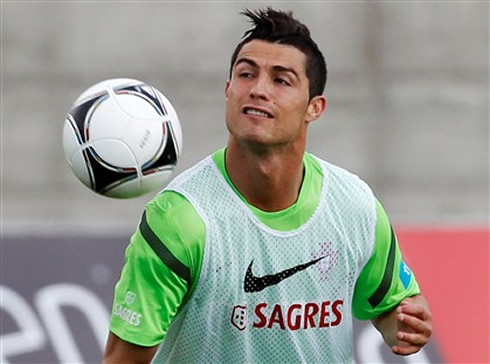 Cristiano Ronaldo juggling with his shoulder, in a Portuguese National Team training and practice session before the EURO 2012