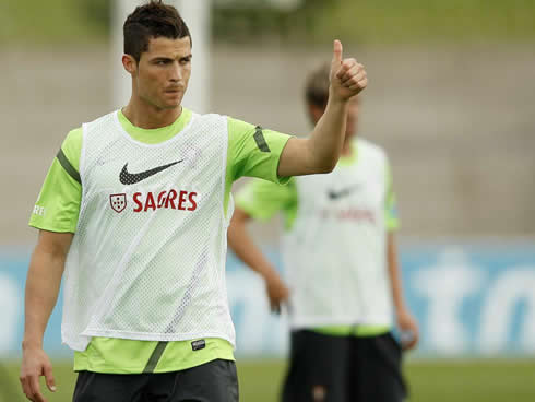 Cristiano Ronaldo raising his left thumb, saying that is all ok