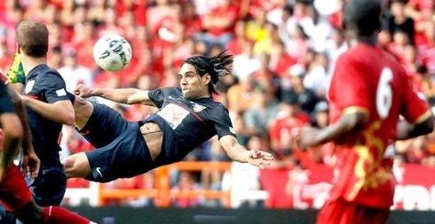 Radamel Falcao acrobatic bicycle kick goal for Atletico Madrid, in 2012