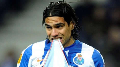 Radamel Falcao biting his F.C. Porto jersey, in 2010-2011