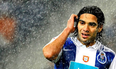Radamel Falcao brushing his hair during a rainy game for FC Porto