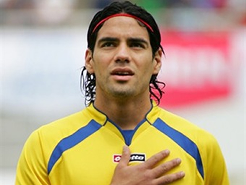 Radamel Falcao chanting the Colombian National Team hymn, before a game