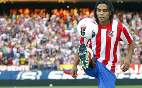 Radamel Falcao juggling on his presentation for Atletico Madrid, in 2011