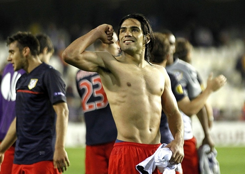 Radamel Falcao showing his upper body and biceps, in Atletico Madrid celebrations in 2012
