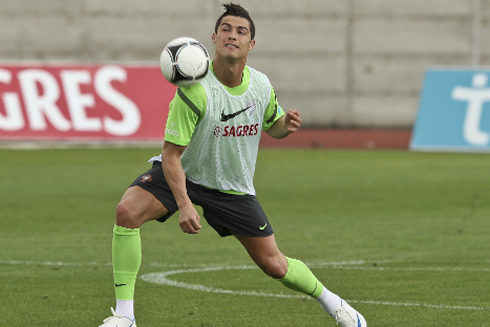 Cristiano Ronaldo shoulder trick, in Portugal training for the EURO 2012