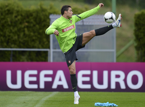 Cristiano Ronaldo flexibility in a Portugal training for the EURO 2012