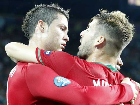 Cristiano Ronaldo in a gay moment with Miguel Veloso, almost kissing each other at the EURO 2012