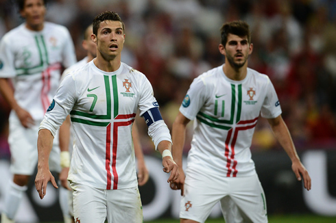 Cristiano Ronaldo, Sergio Oliveira and Bruno Alves, ready to respond a cross, in Portugal vs Spain at the EURO 2012