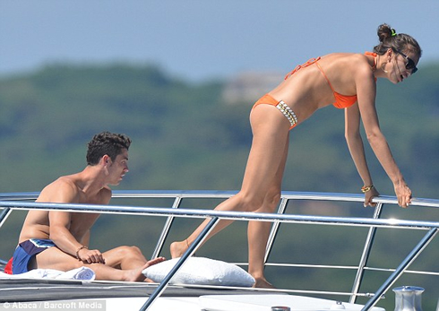 Cristiano Ronaldo on vacations with Irina Shayk and looking at her ass, as she blends over on the yacht, in 2012