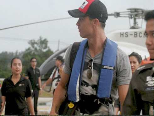 Cristiano Ronaldo after leaving the helicopter in Thailand, in 2012