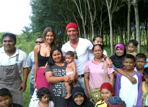 Cristiano Ronaldo and Irina Shayk taking a photo with a Thai native family, on their vacations in Thailand, in 2012