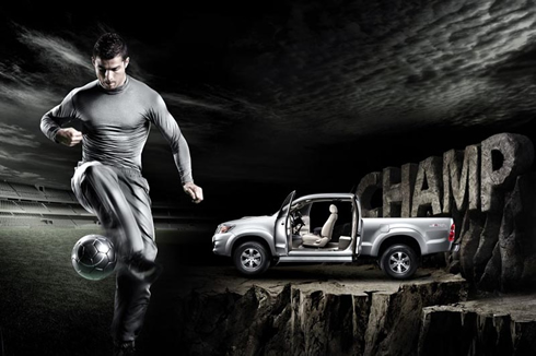 Cristiano Ronaldo in Toyota Hilux Vigo Champ ad spot in Thailand, photo 2