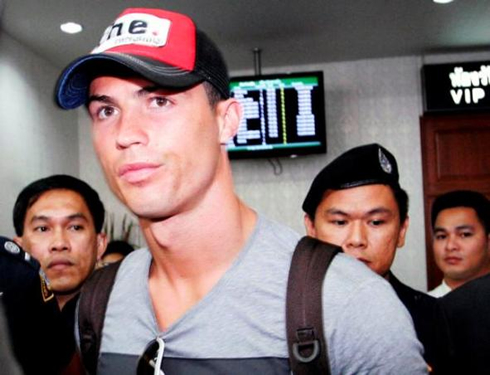 Cristiano Ronaldo with a backpack and a grey t-shirt, arriving to Thailand's airport, in 2012