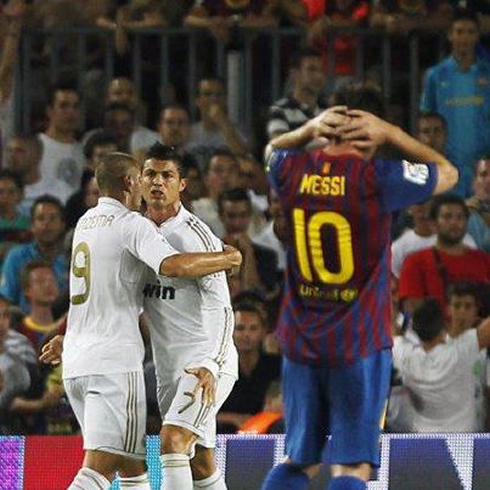 Cristiano Ronaldo and Karim Benzema celebrating goal, with Messi almost crying near them, in Real Madrid vs Barcelona
