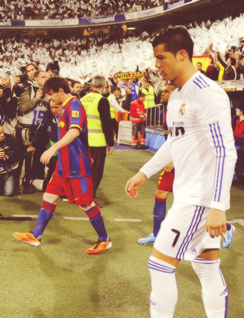 Cristiano Ronaldo and Lionel Messi stepping up to the pitch, in Real Madrid vs Barcelona, in 2012