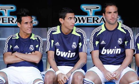 Callejón, Di María and Gonzalo Higuaín, in Real Madrid bench, in a 2012 friendly game against Oviedo