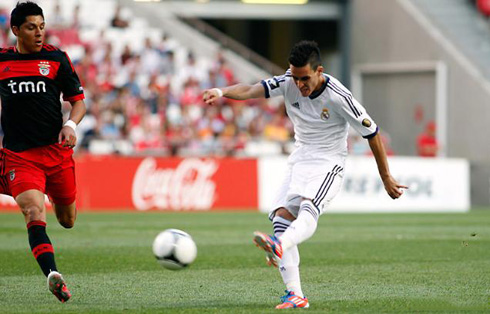 Callejón scoring a goal in Benfica vs Real Madrid pre-season 2012-2013