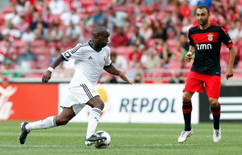 Lass Diarra in action for Real Madrid, in pre-season 2012-2013, while Carlos Martins observes him