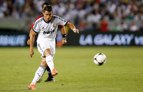 Cristiano Ronaldo body position, in a shot against the LA Galaxy, for the 2012 pre-season