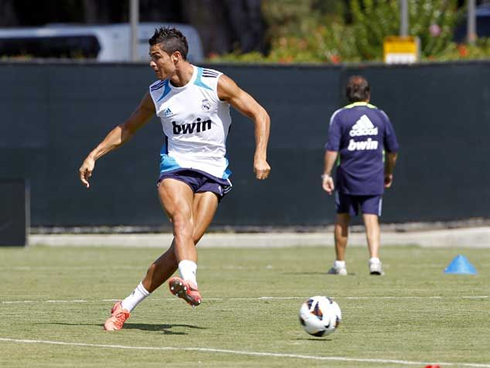 Cristiano Ronaldo no look shot, in a Real Madrid training session, in 2012